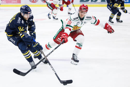 Södertäljes Roope Laavainen och Moras Georg Weigelt