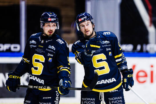 Södertäljes Teemu Väyrynen och Andrew Vanderbeck