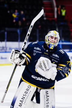Södertäljes målvakt Love Härenstam jublar