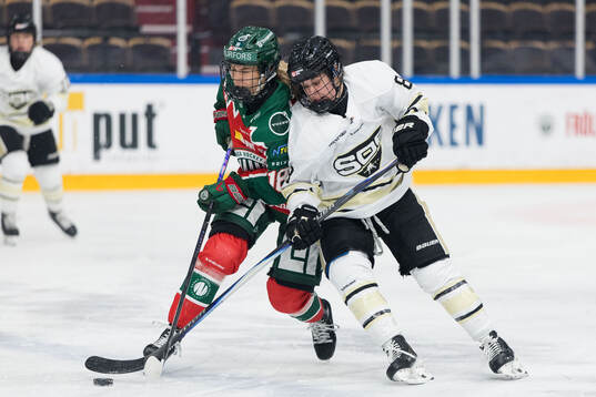 Frölundas Elisa Holopainen och SDEs Gabrielle David