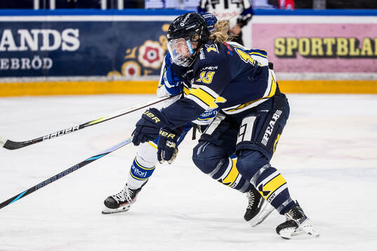 HV71s Julia Nearis