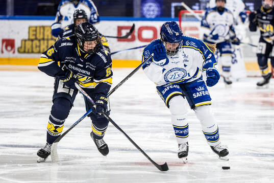 HV71s Malva Lindgren och Leksands Liisa Kastikainen