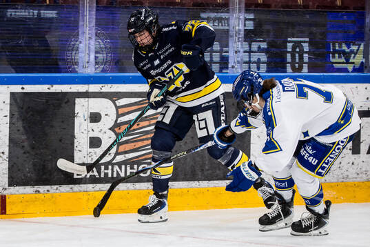 HV71s Rachel Weiss och Leksands Tereza Radova