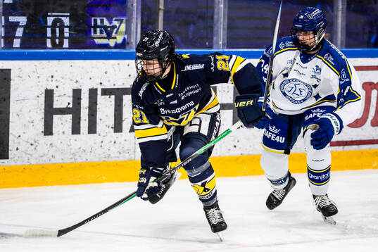 HV71s Evelyne Blais-Savoie Leksands Lucia Drabekova