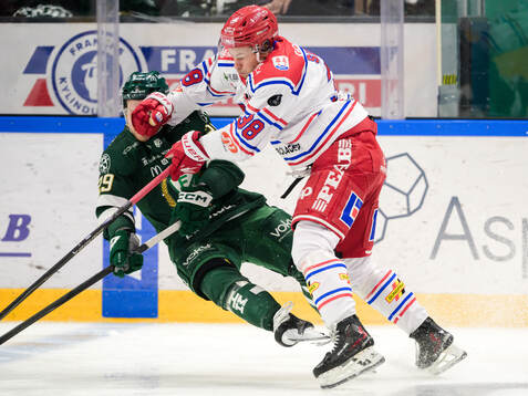Färjestads Oskar Steen och Timrås Albin Sundin