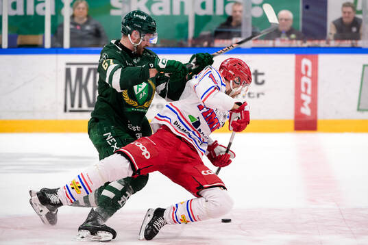 Färjestads Radim Zohorna och Timrås Emil Pettersson