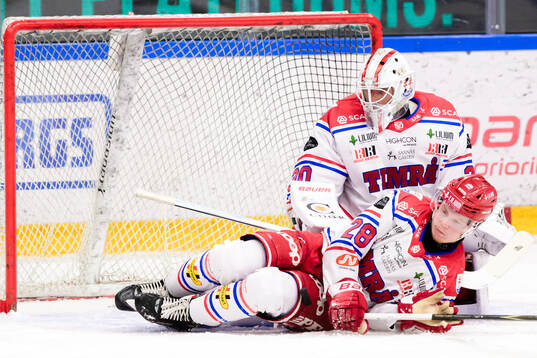 Timrås målvakt Jacob Johansson och Simon Forsmark