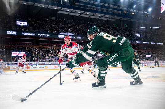 Timrås Simon Forsmark och Färjestads Marian Studenic