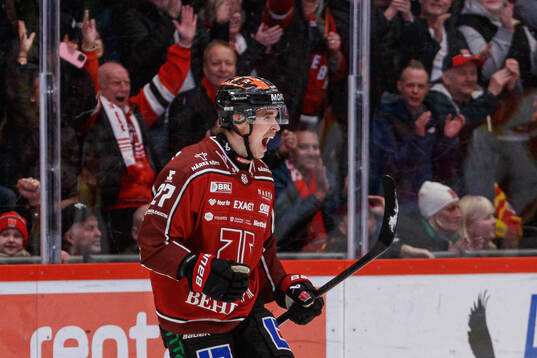 Örebros Peetro Seppälä jublar