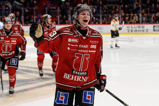 Örebros Egor Polin jublar