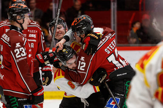 Brynäs Bobby Trivigno och Örebros Noah Steen