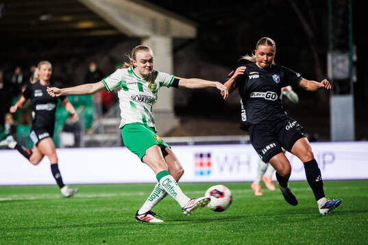 Hammarbys Elin Sørum och Växjö DFFs Alice Broman
