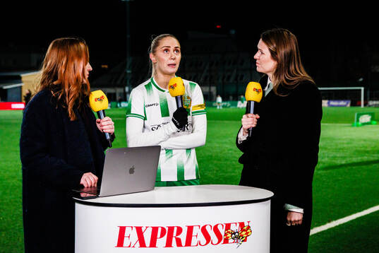Hammarbys Alice Carlsson med Expressens Elvira Dietmann och