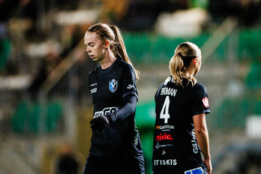 Växjö DFFs Elin Nilsson och Alice Broman deppar