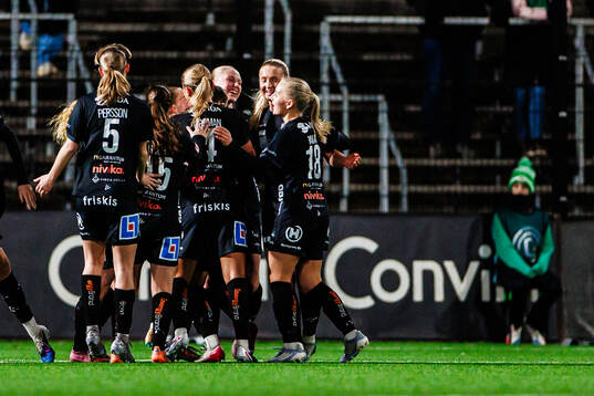 Växjö DFFs Saga Swedman jublar