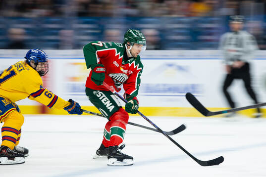 Djurgårdens Viggo Björck och Frölundas Henrik Tömmernes