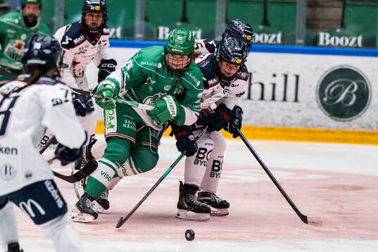 Rögles Emily Gustafson och Linköpings Madeleine Leidt