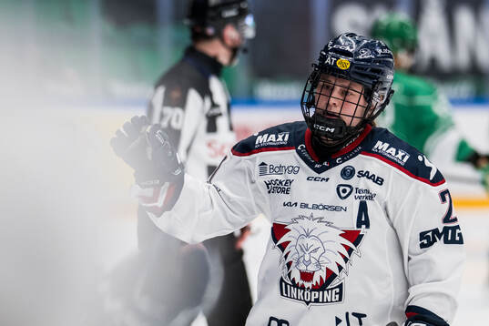 Linköpings Naomi Rogge jublar