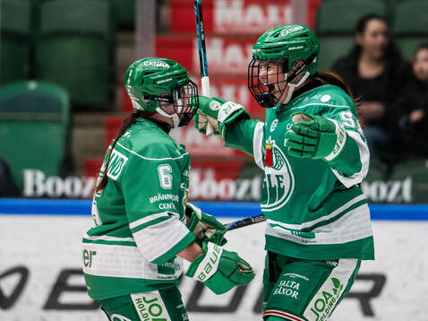 Rögles Amelie Elisson och Sara Boucher jublar
