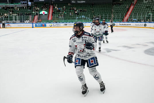 Linköpings Naomi Rogge jublar