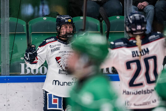 Linköpings Naomi Rogge jublar