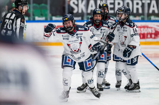 Linköpings Naomi Rogge jublar