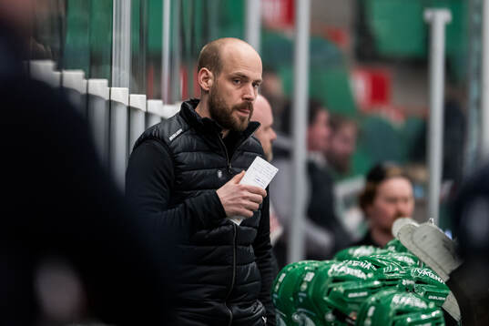 Rögles tränare Julius Falkenbäck Bergkvist deppar
