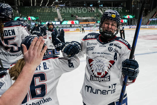 Linköpings Naomi Rogge jublar