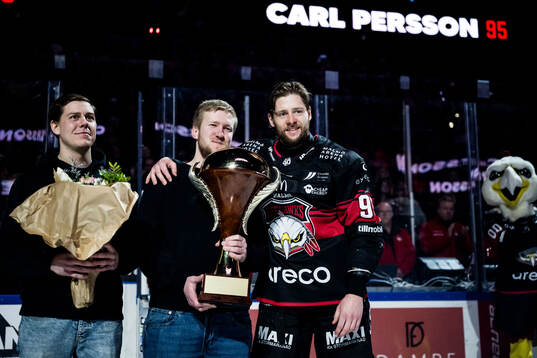 Malmö Redhawks Carl Persson prisas som årets Rödhök