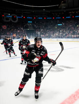 Malmö Redhawks Filip Björkman jublar