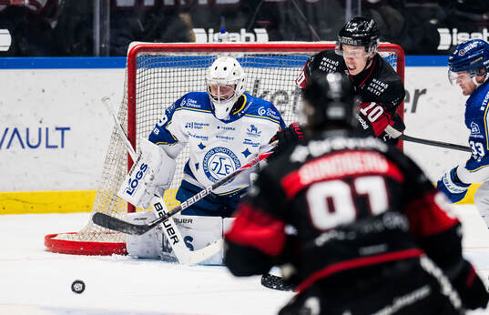 Leksands målvakt Filip Larsson och Malmö Redhawks William