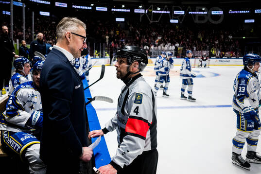 Leksands tränare Johan Hedberg och Domare Marcus Linde