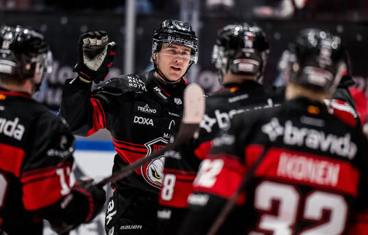 Malmö Redhawks Eemil Viro jublar