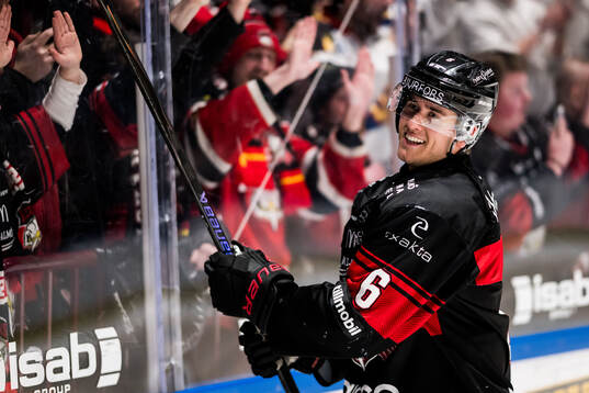 Malmö Redhawks Eemil Viro jublar