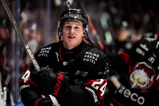 Malmö Redhawks Filip Björkman jublar