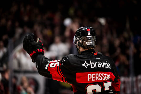 Malmö Redhawks Carl Persson jublar