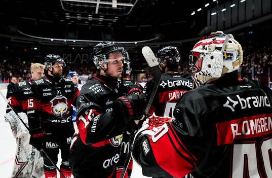 Malmö Redhawks Linus Öberg och målvakt Oskar Blomgren