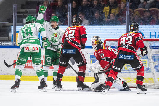 Rögles Leon Bristedt jublar och Luleås målvakt Joel