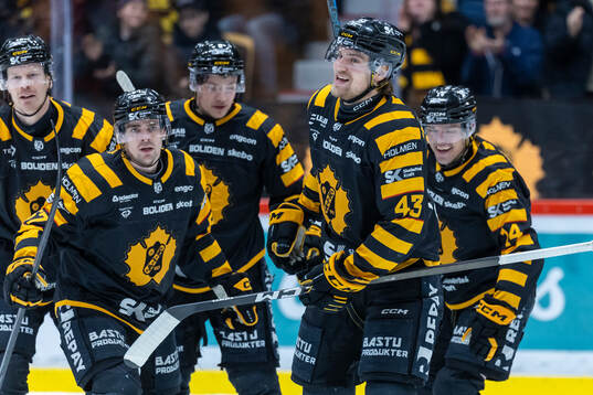 Skellefteås Max Krogdahl jublar