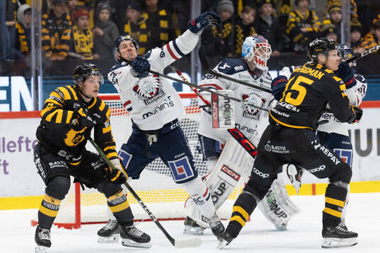 Linköpings Rasmus Rissanen och målvakt Waltteri Ignatjew