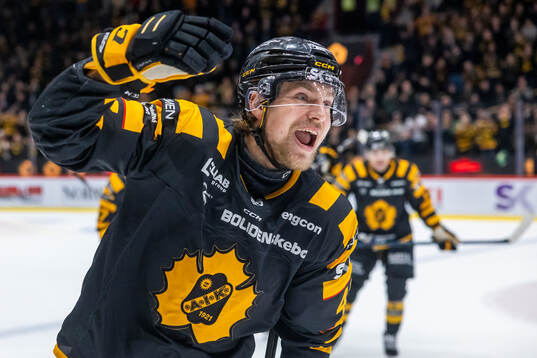 Skellefteås Max Krogdahl jublar