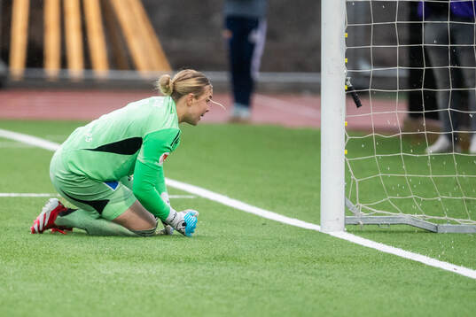 IFK Norrköpings målvakt Sofia Hjern deppar
