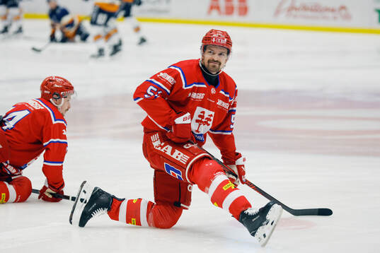 Timrås Anton Lander innan ishockeymatchen i SHL mellan