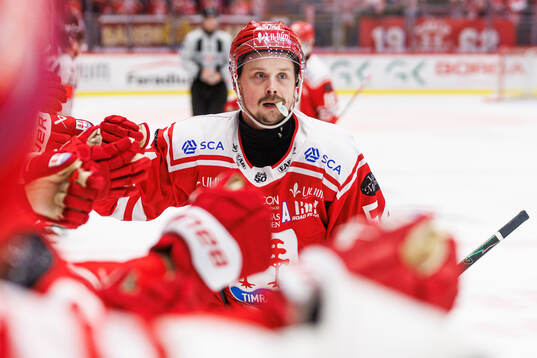 Timrås Jonathan Dahlén jublar