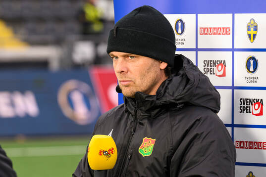 GAIS tränare Fredrik Holmberg intervjuvas
