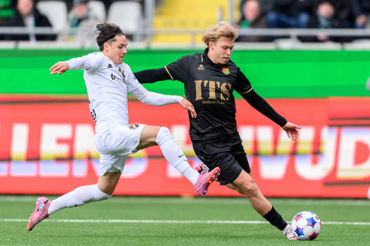 AIKs Charlie Pavey och GAIS Rasmus Niklasson Petrovic