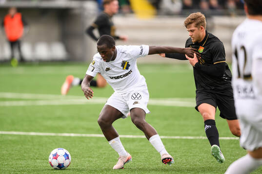 AIKs Stanley Wilson Omondi och GAISs Kevin Holmén