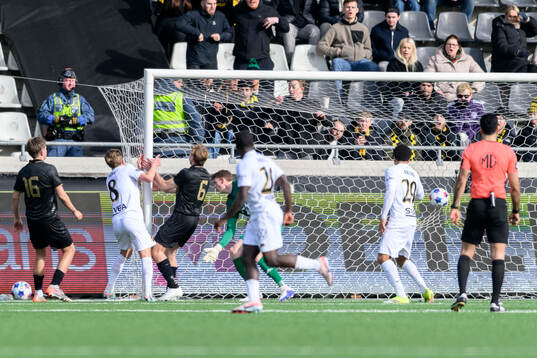 AIKs Johan Hove gör 1-2