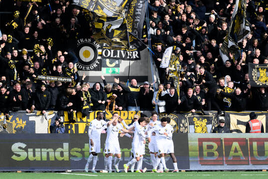 AIKs Johan Hove jublar