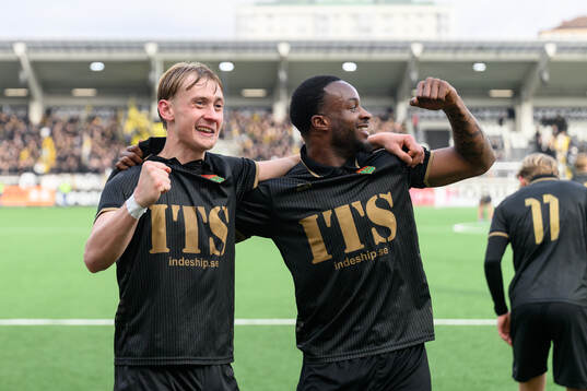 GAIS Henry Sletsjøe och Shalom Ekong jublar